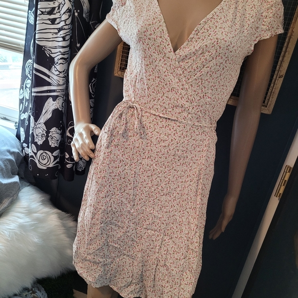 Brandy ❤ Melville - Picture 3 of 4